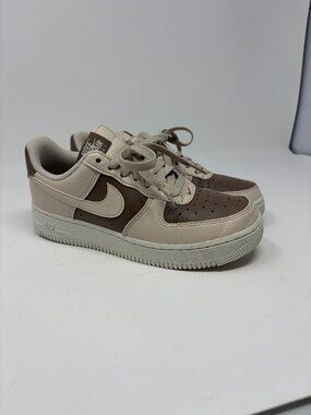 Nike Women's Air Force Low 1 '07 Sz: 6